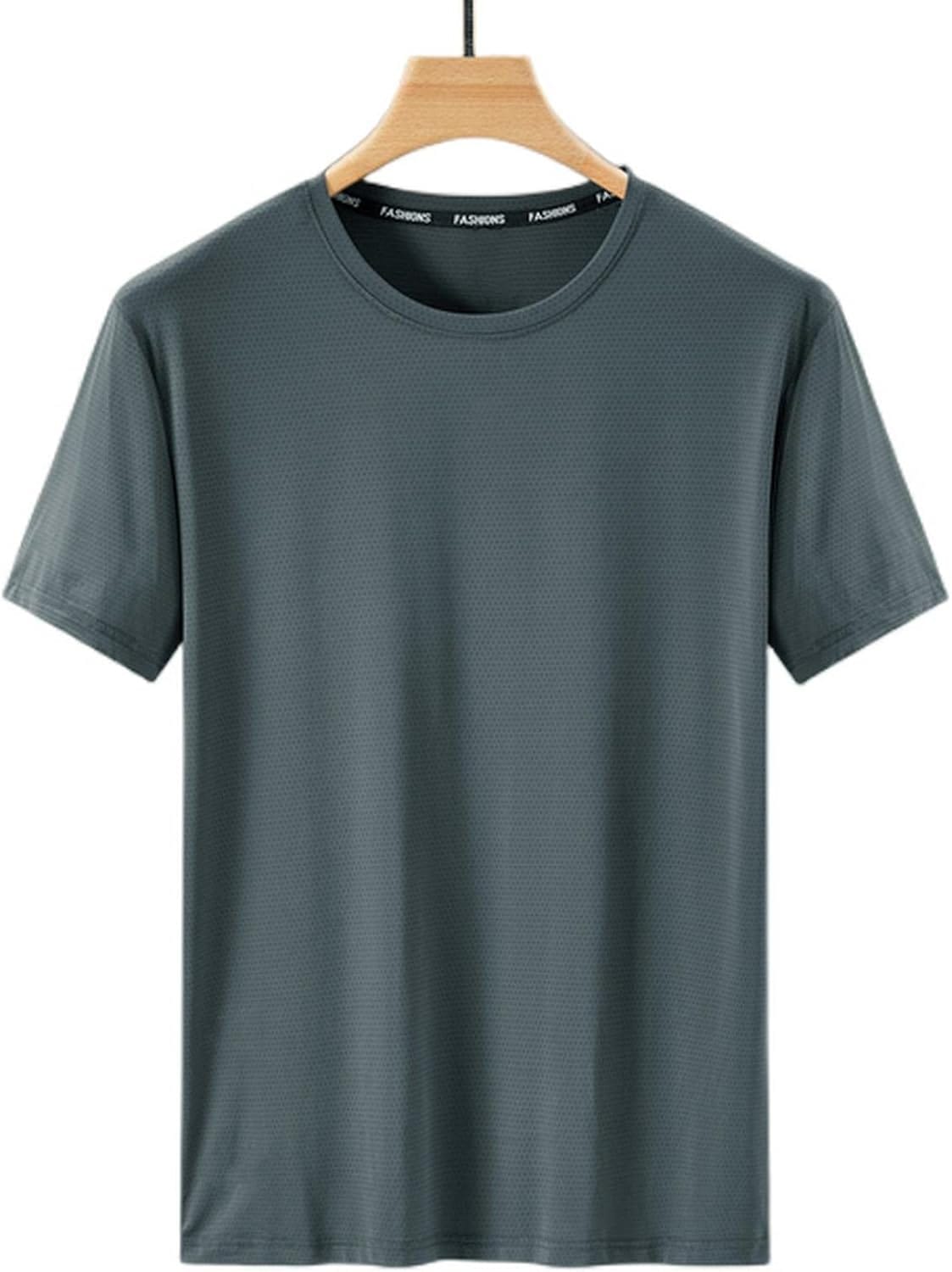 Maglietta Superfit grigio antracite appesa a una gruccia, girocollo a manica corta in tessuto tecnico microforato