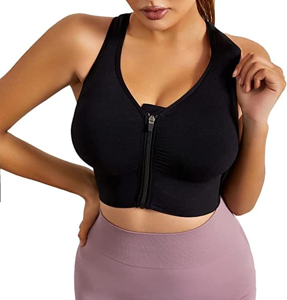 Primo piano del busto con reggiseno sportivo nero a zip, abbinato a leggings lilla a vita alta