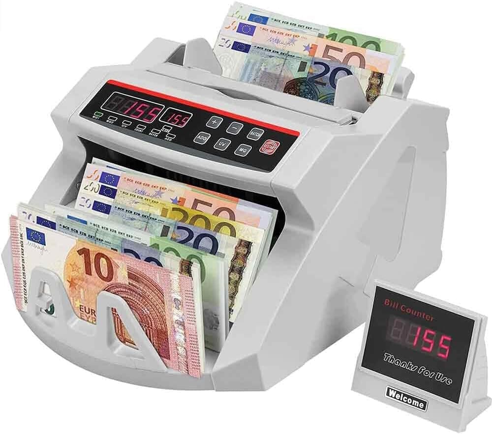 Contabanconote elettronico con banconote in euro caricate nella tramoggia e display esterno che mostra il conteggio