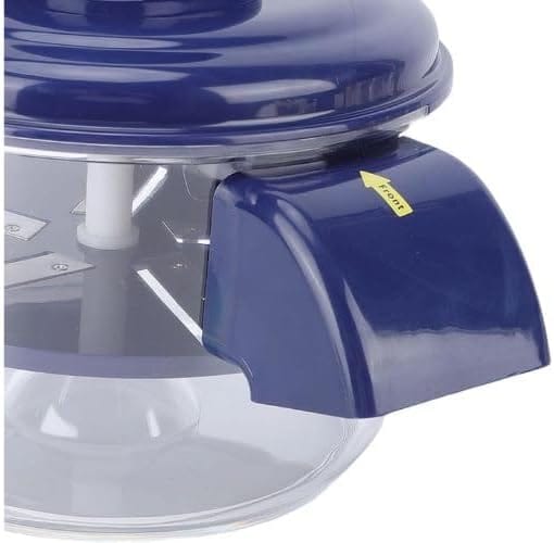 Tritatutto elettrico portatile con coperchio blu, ciotola trasparente e lame in acciaio inox viste da vicino
